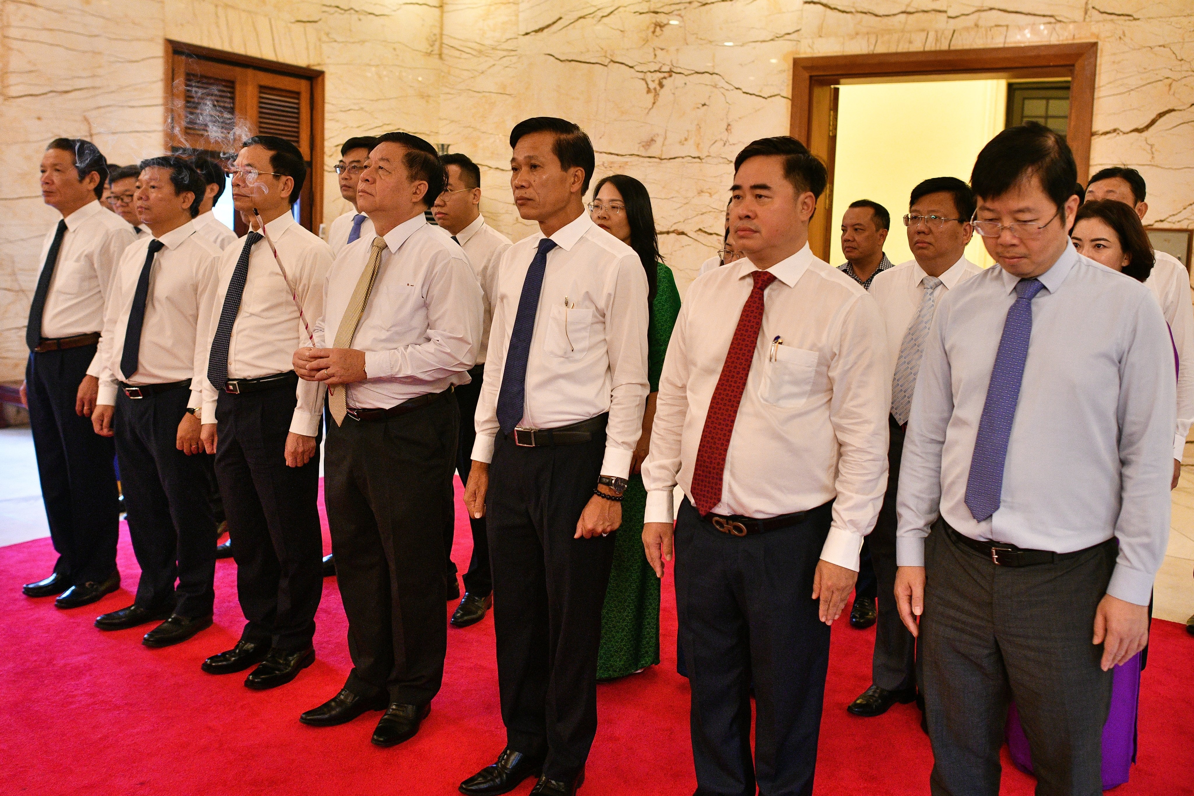 70 nam xuat ban anh 2