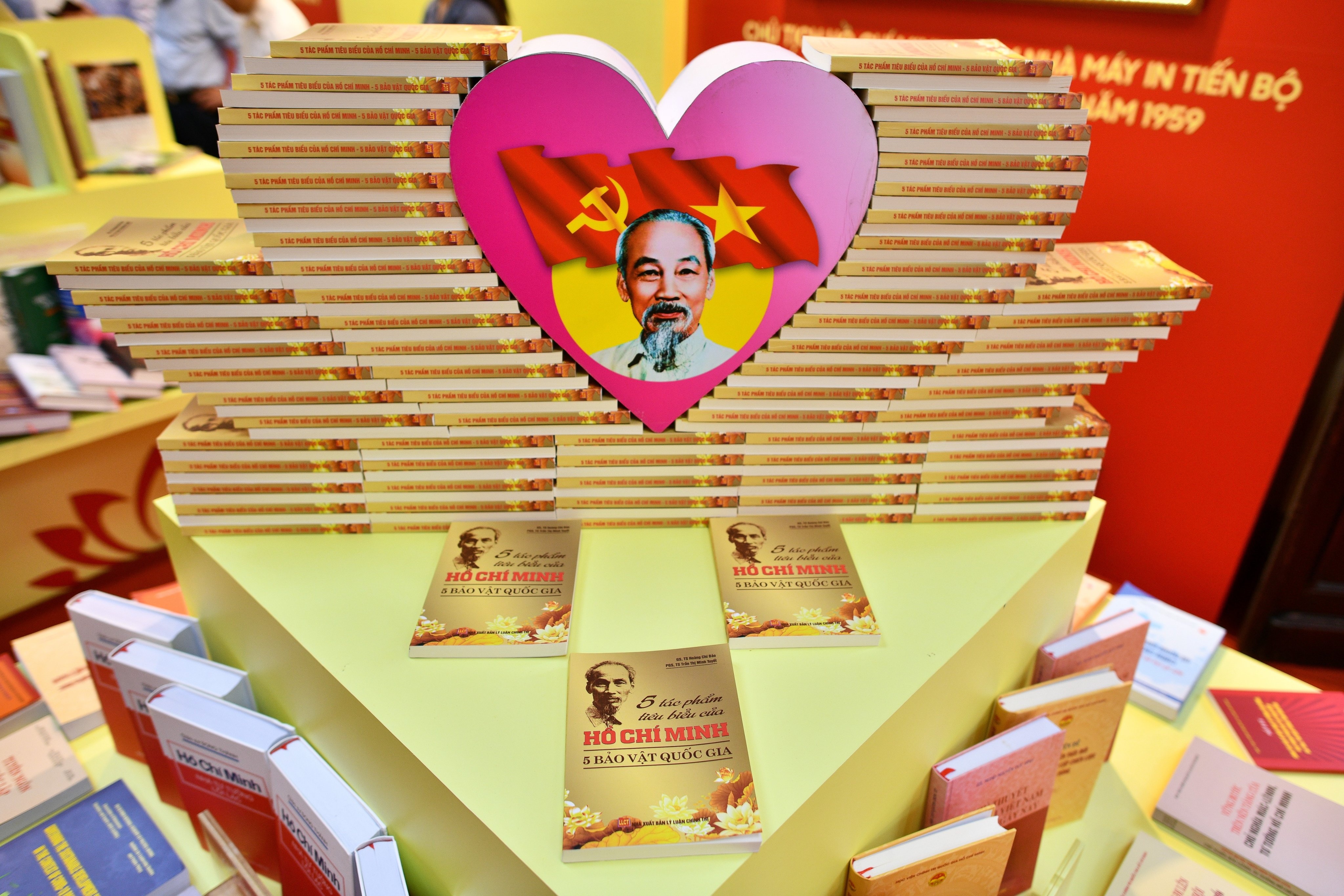 70 nam xuat ban anh 7