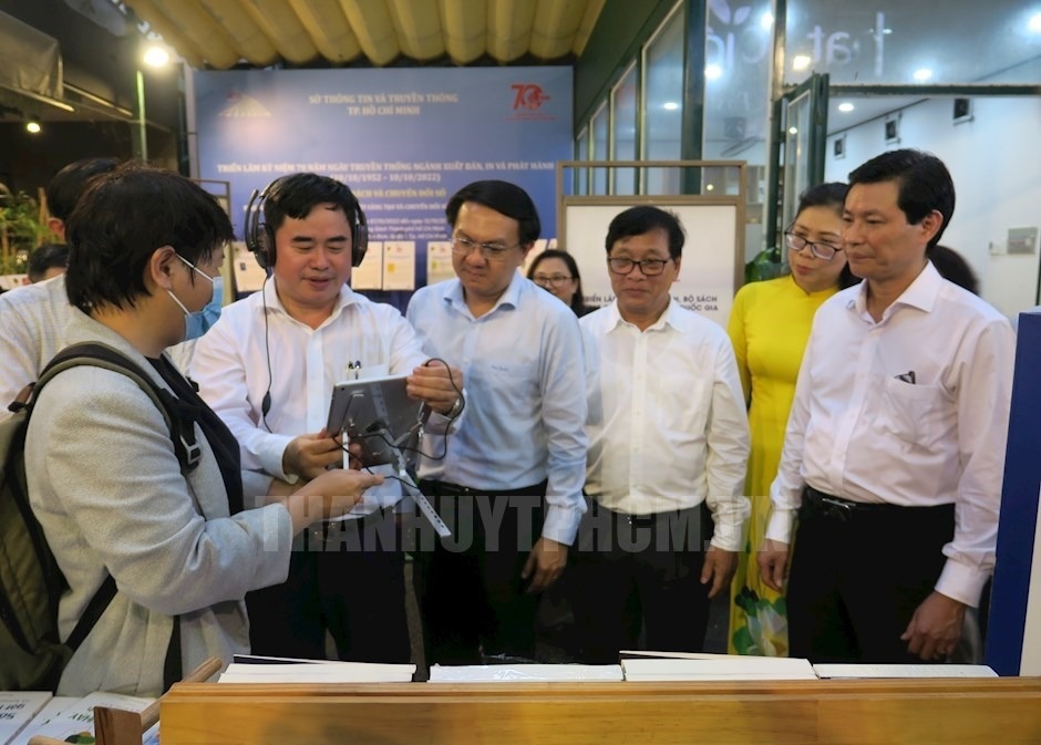 70 nam xuat ban anh 1