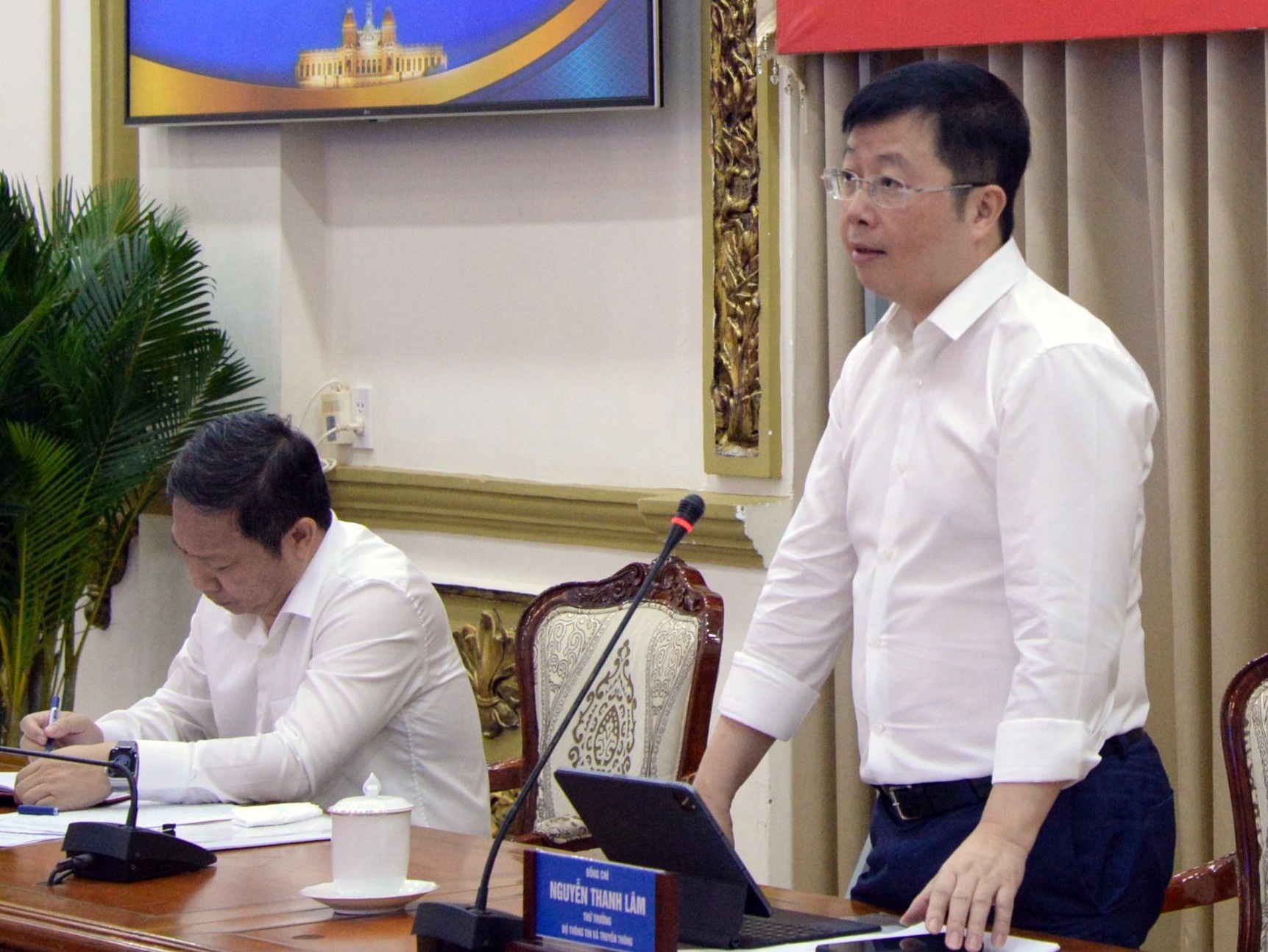 Sap xep cac co quan bao chi la de phat trien manh hon hinh anh