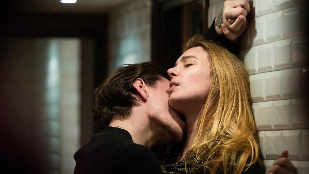 Chuyen tinh chan dong cua nu tac gia vua doat Nobel hinh anh