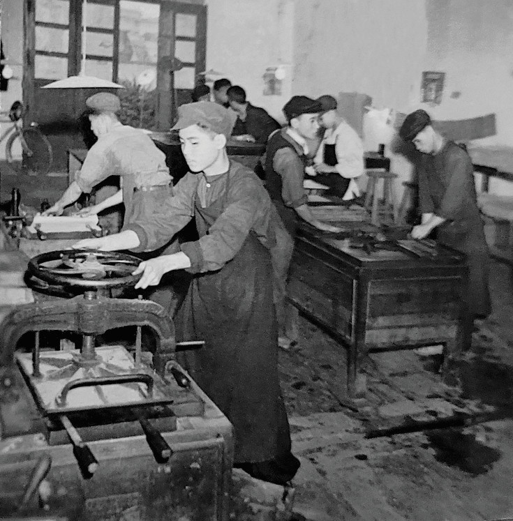 hinh anh lich su anh 2