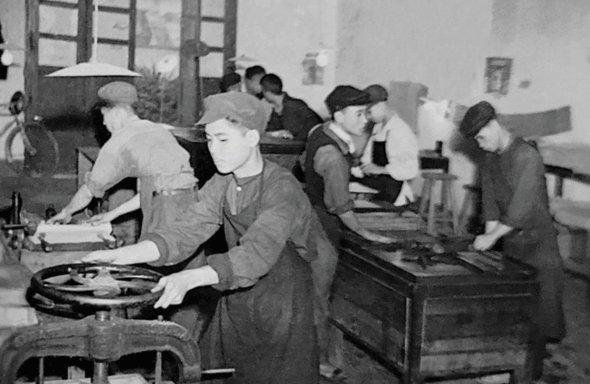 Hinh anh hoat dong xuat ban giai doan 1951-1954 hinh anh