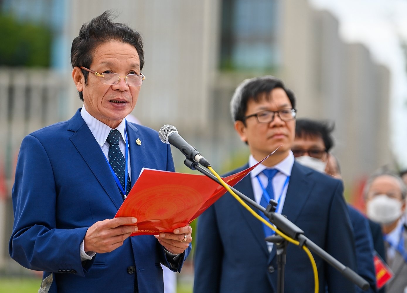 Nguoi lam xuat ban anh 3