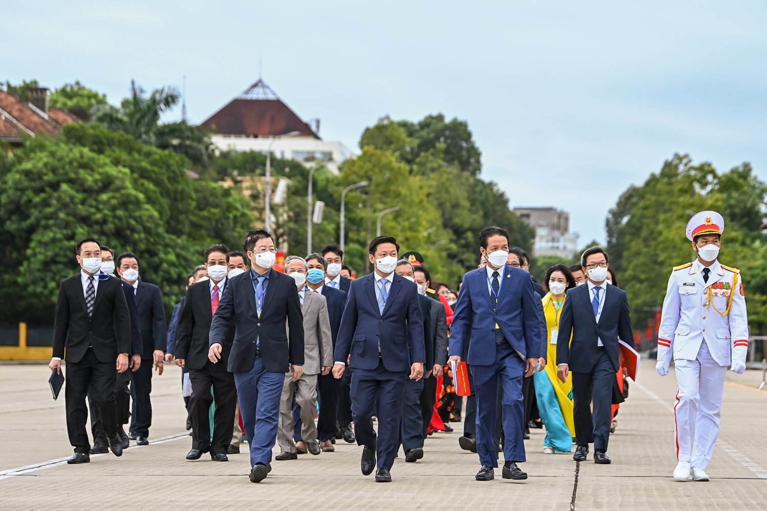 Nguoi lam xuat ban anh 1