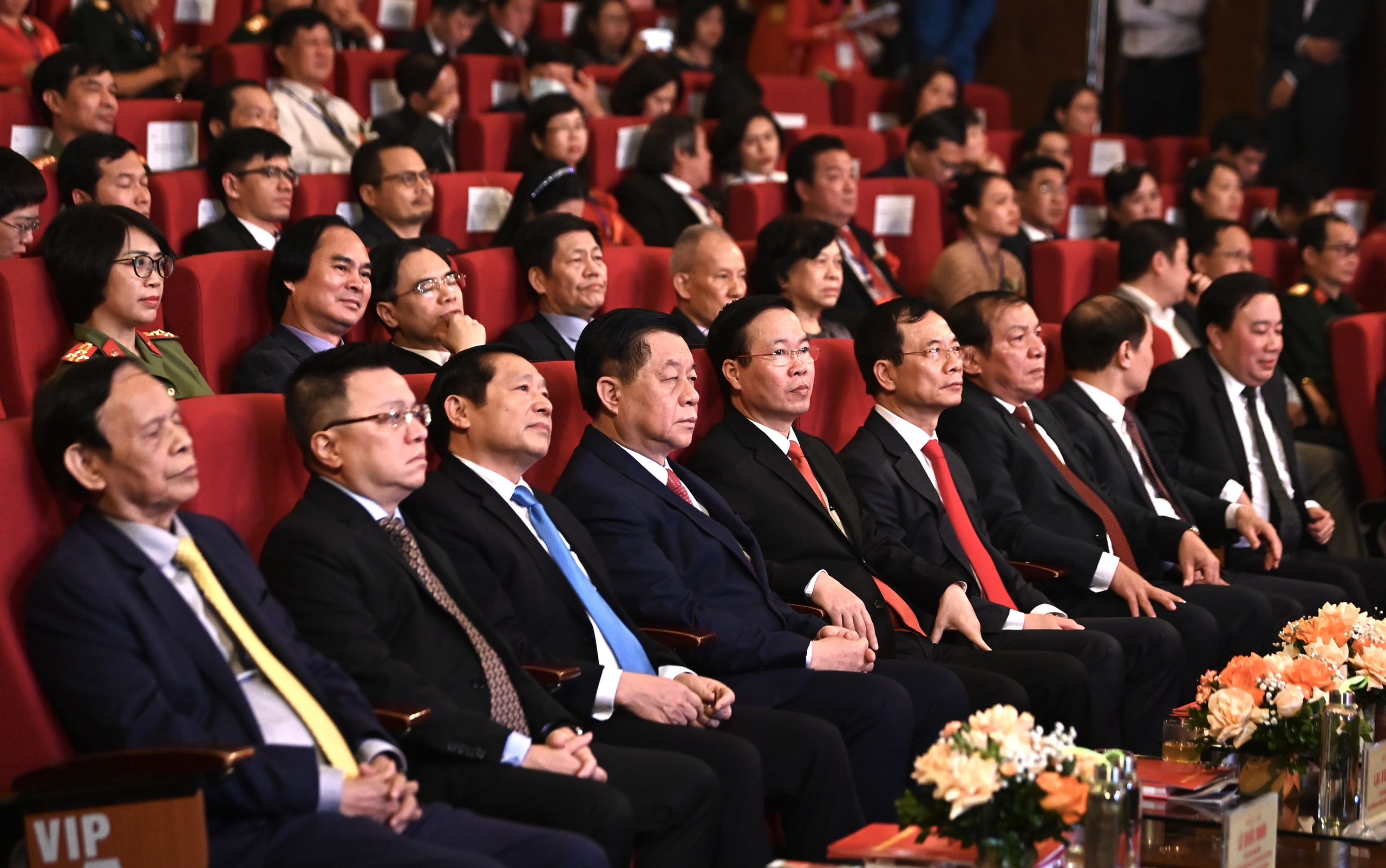 70 nam xuat ban anh 2