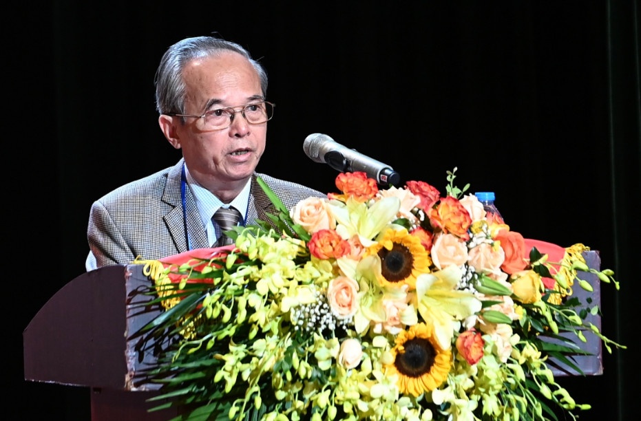 Dong gop cua nhung cay dai thu trong nganh sach hinh anh