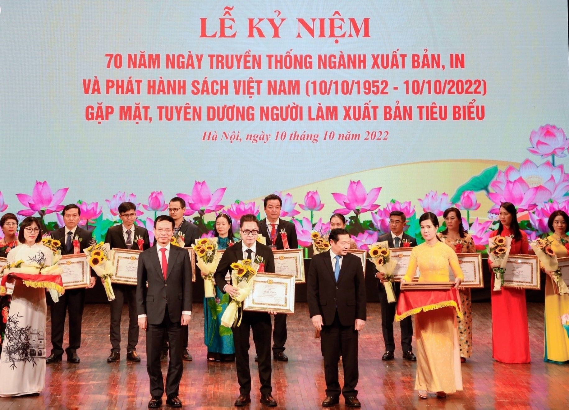 ky niem xuat ban anh 1