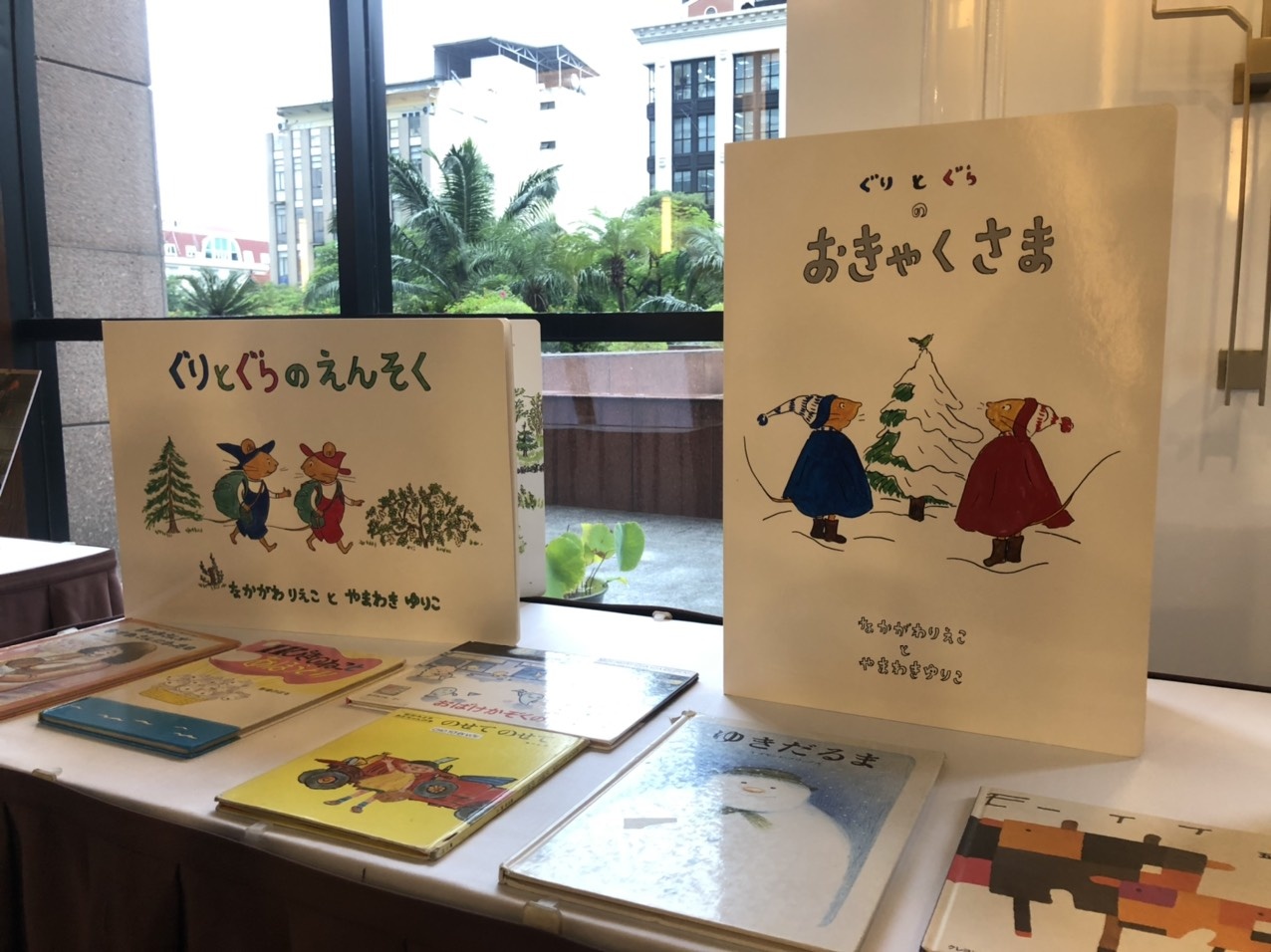 Hoi sach thieu nhi anh 1