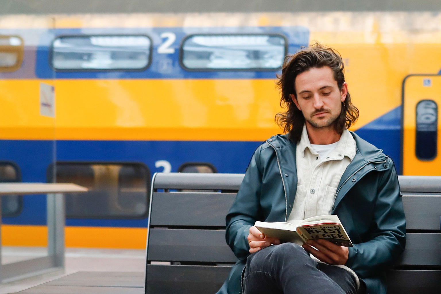 Ha Lan huy bo mot giai thuong sach vi thao tung phieu bau hinh anh