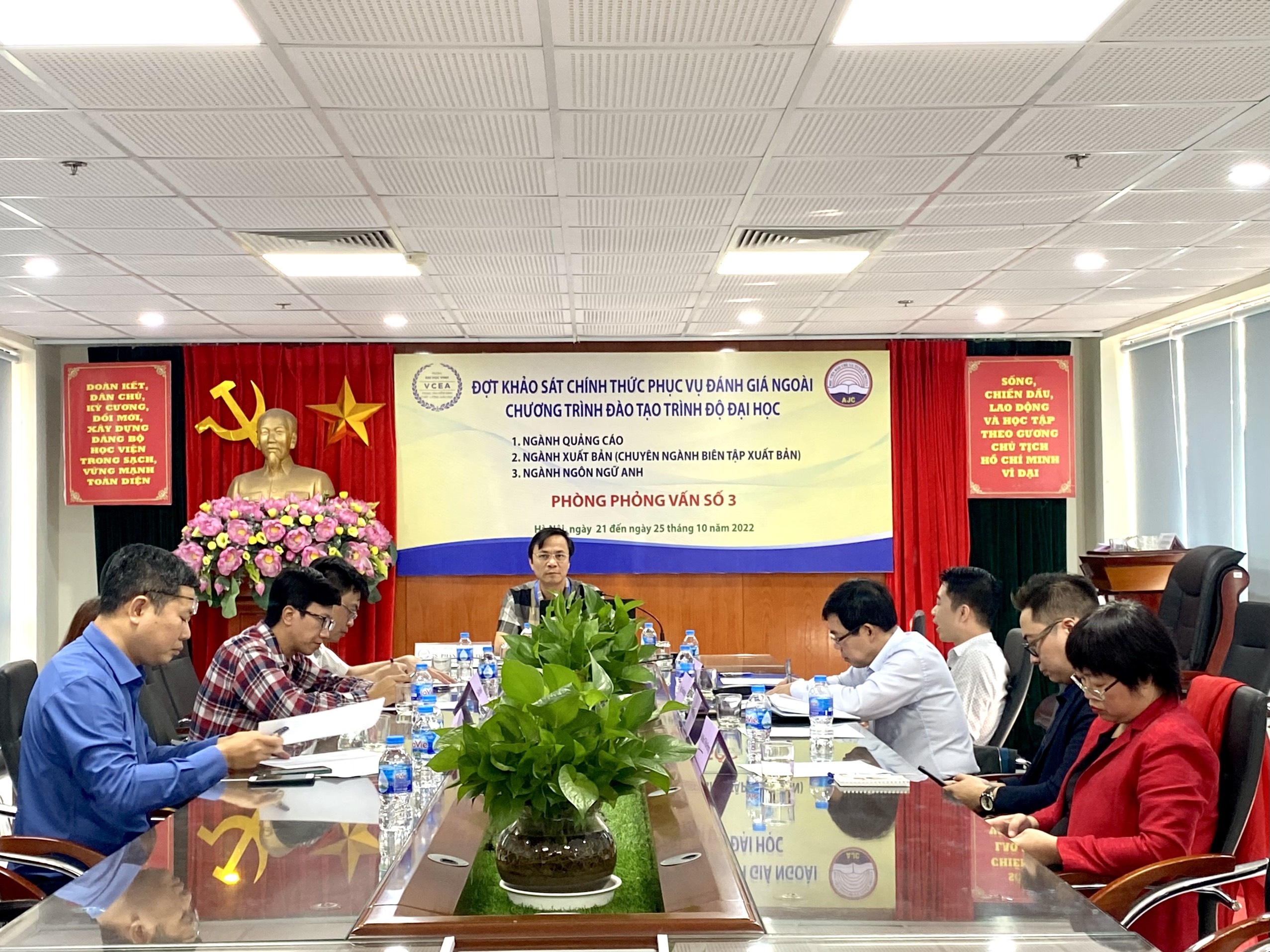 Danh gia chat luong dao tao bien tap vien xuat ban hinh anh