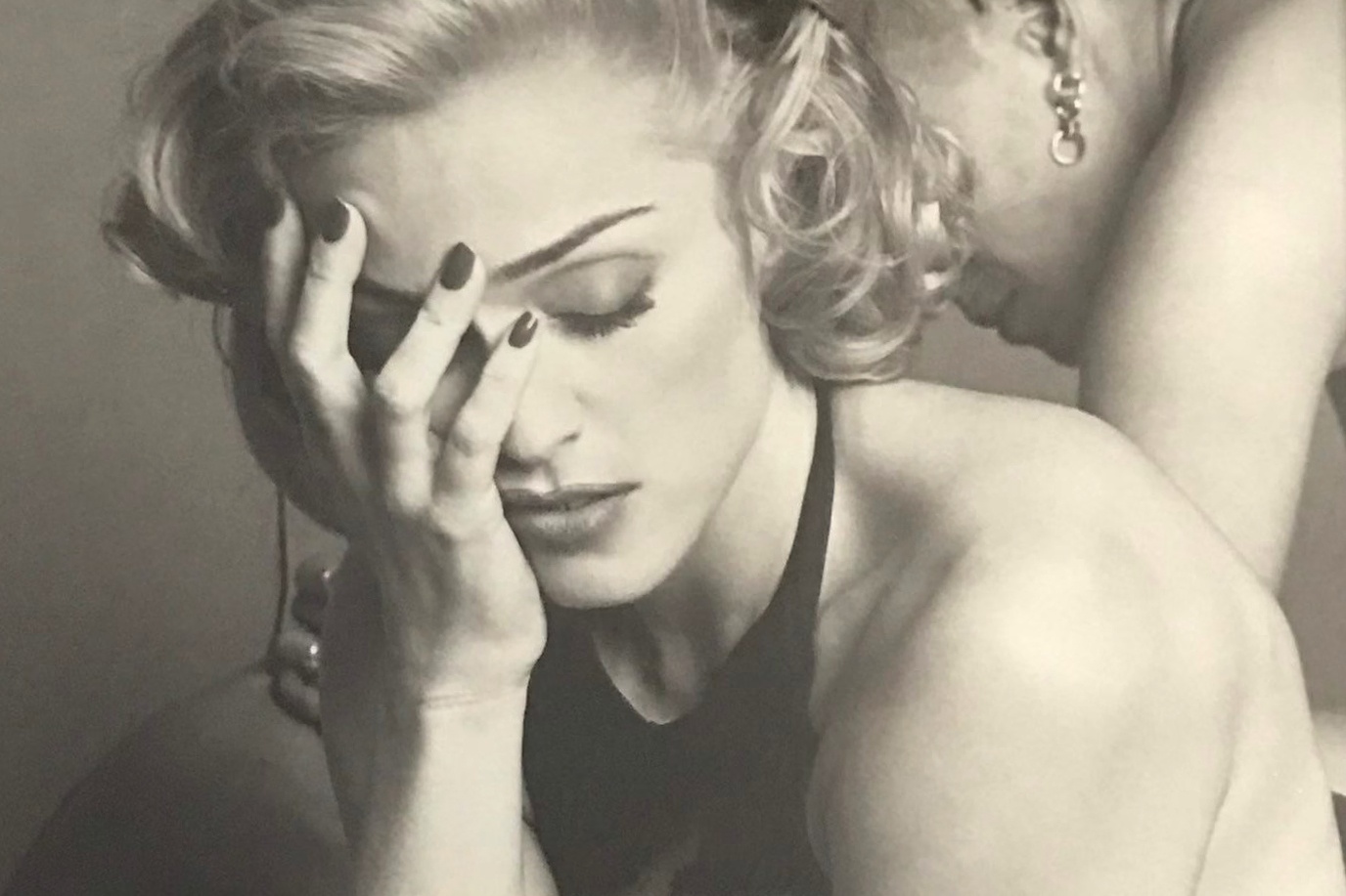 Madonna chiu bua riu du luan khi ra sach 'Sex' 30 nam truoc hinh anh