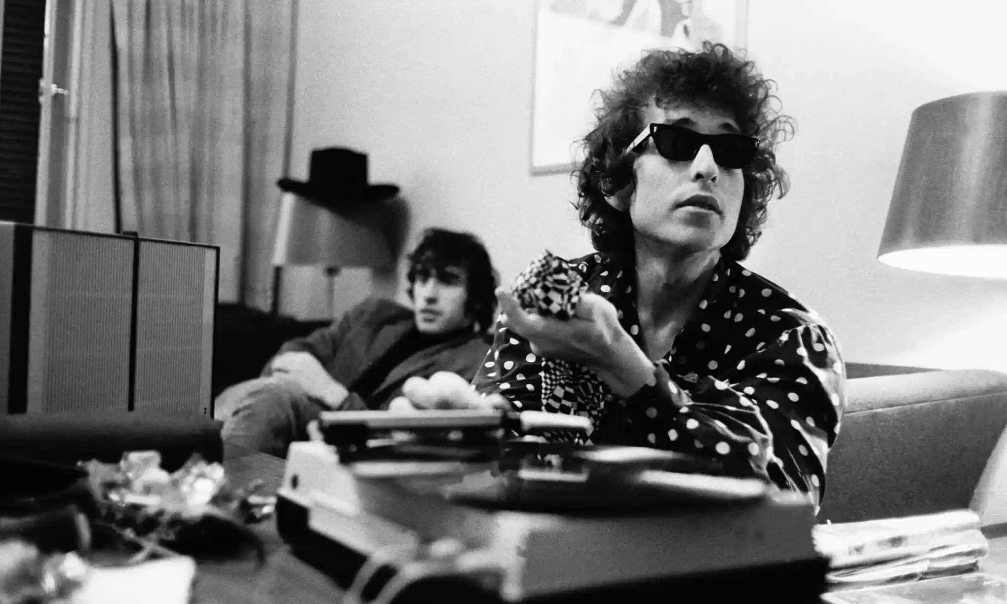 tac gia doat nobel anh 2