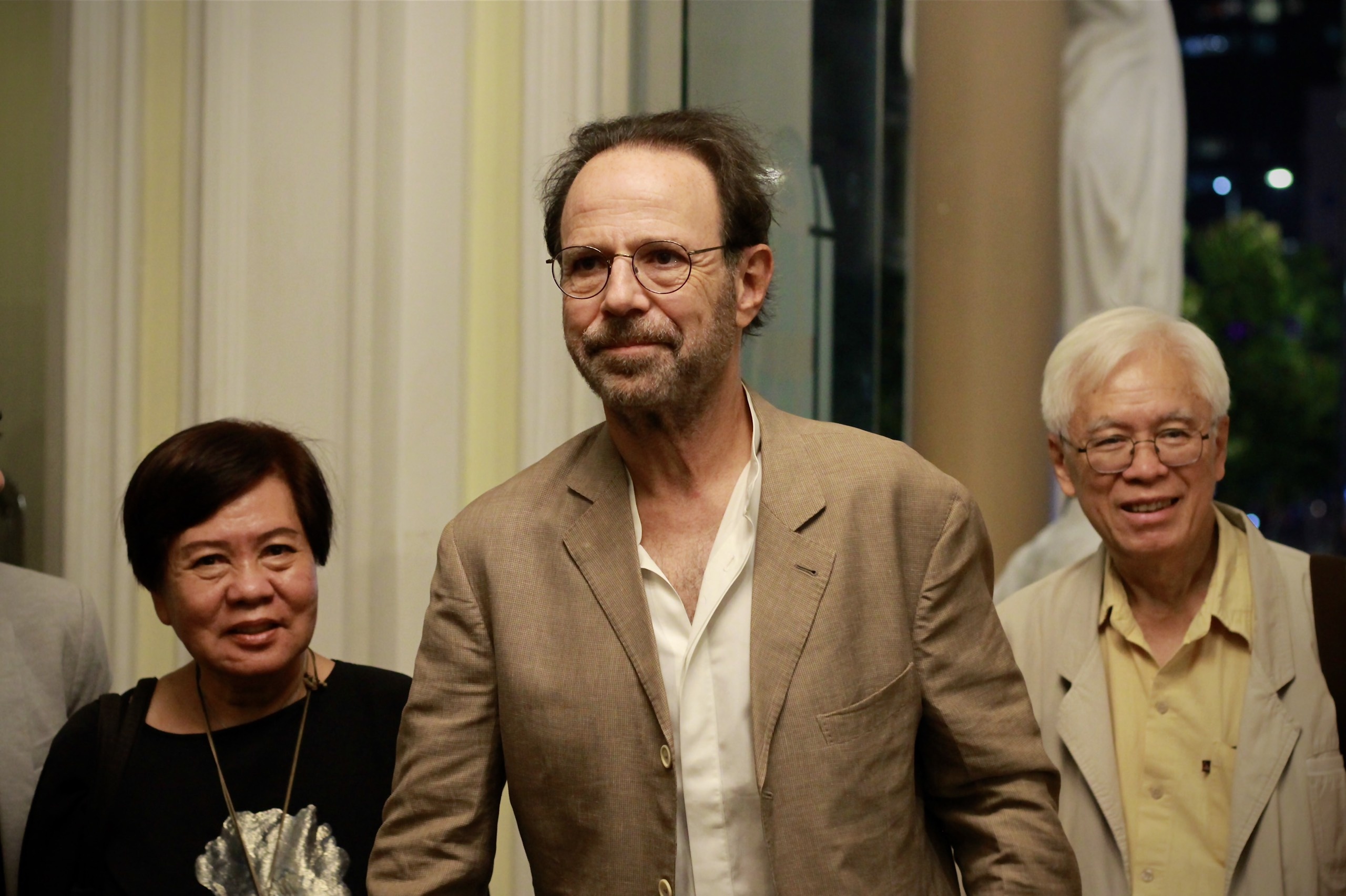 Nha van Marc Levy xem kich tai Nha hat TP.HCM hinh anh