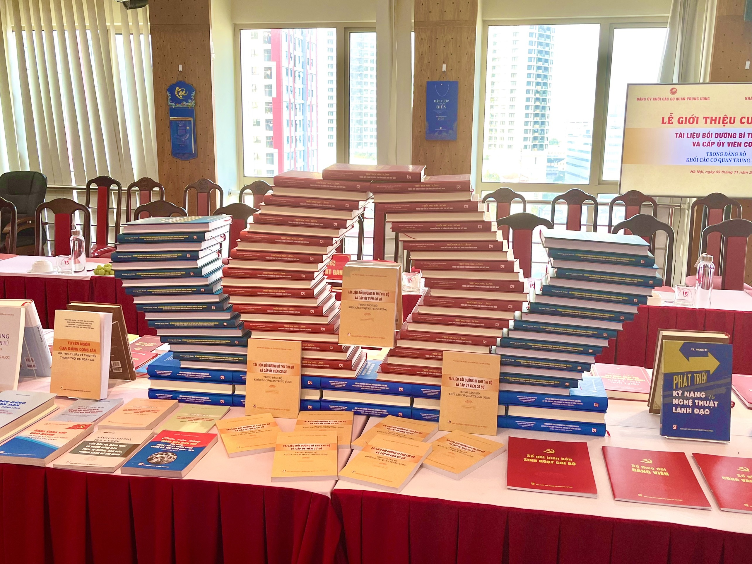 Ra mat tai lieu boi duong nghiep vu cong tac dang hinh anh