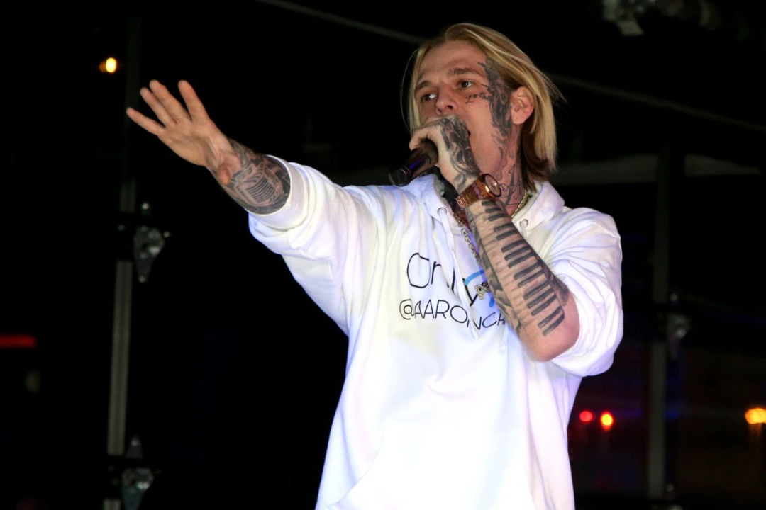 Hoi ky dang do cua Aaron Carter duoc xuat ban hinh anh