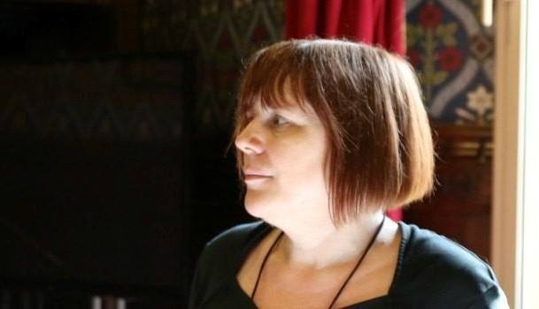 Chi phi sinh hoat tang cao anh huong den nha van Anh hinh anh