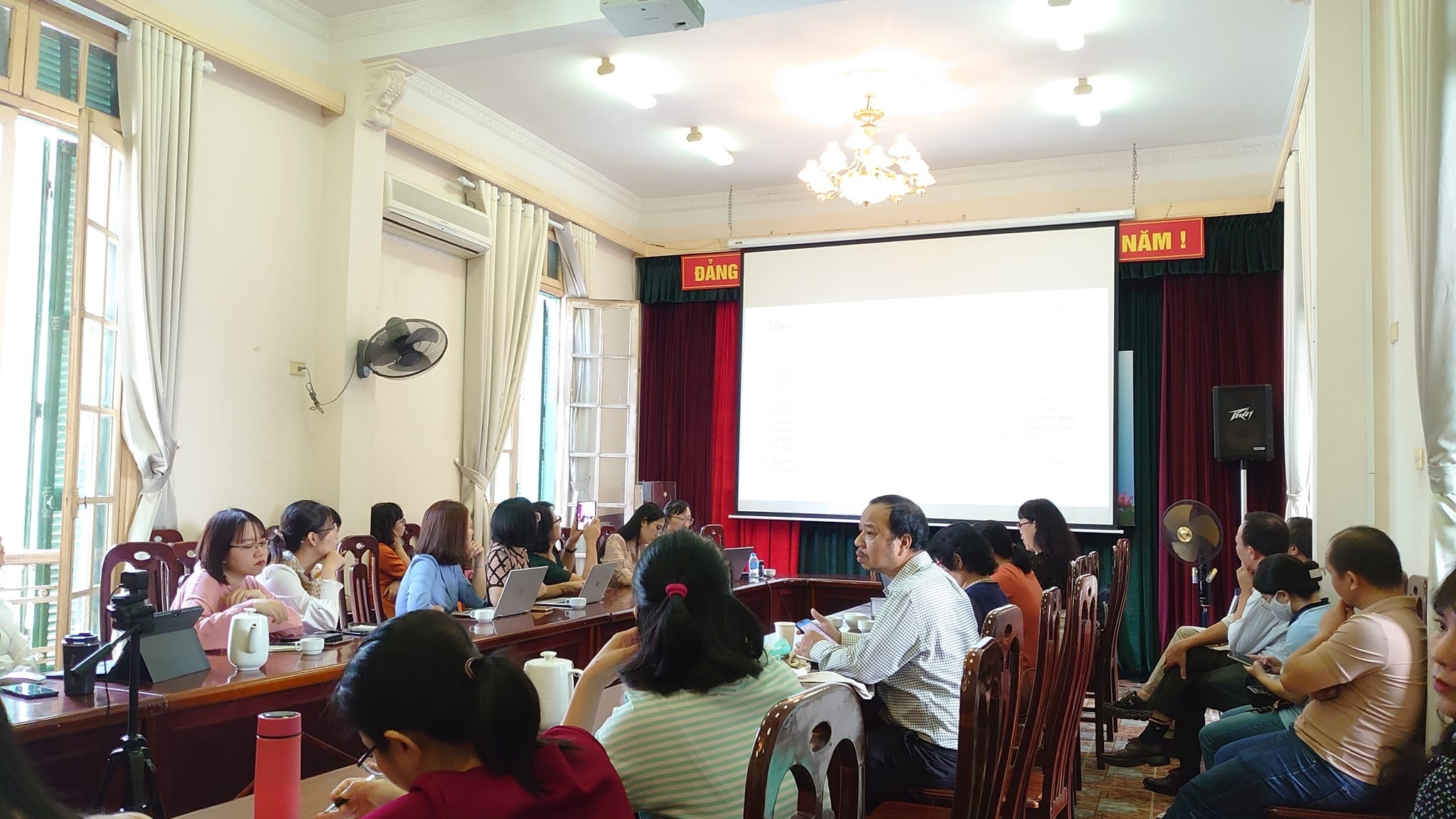 nghien cuu van hoc anh 1