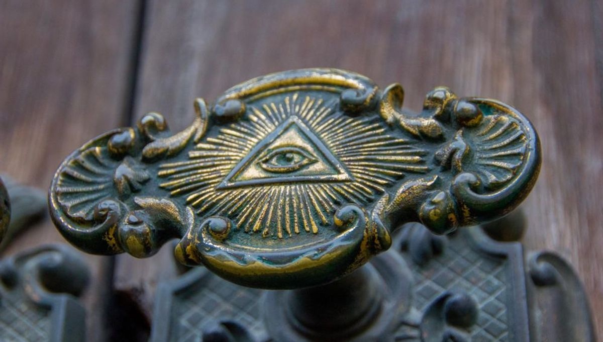 Bi an hoi kin Illuminati hinh anh