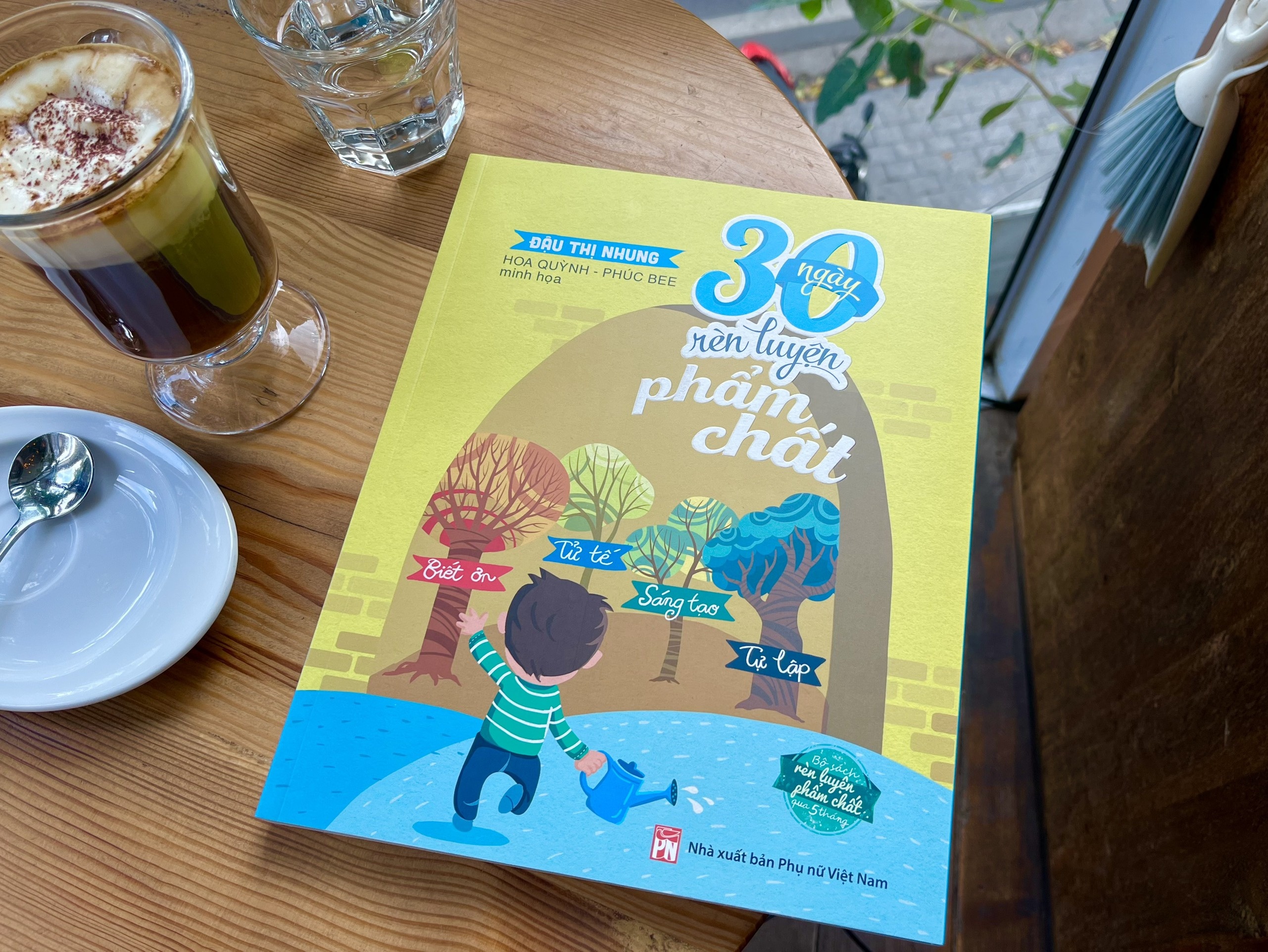 Sach nuoi day tre anh 1