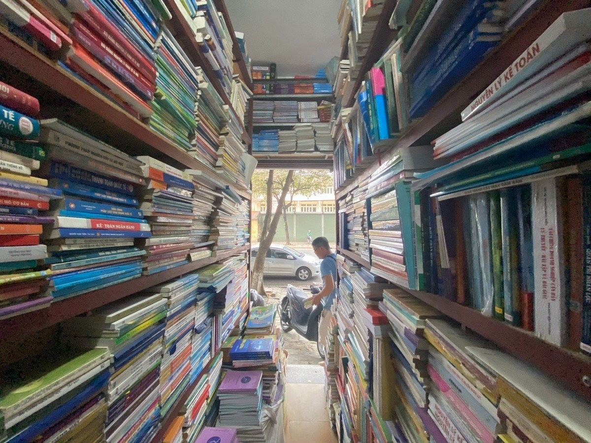 hinh thuc mua sach anh 2