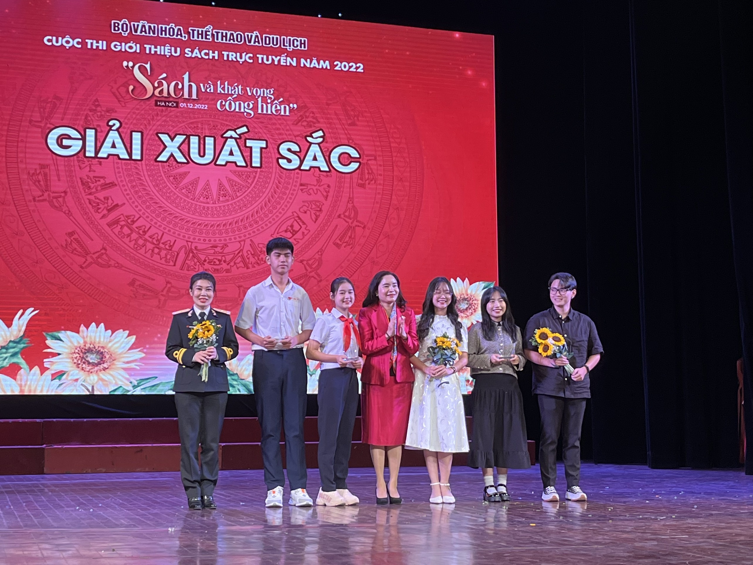 Lan toa van hoa doc tren moi truong so hinh anh