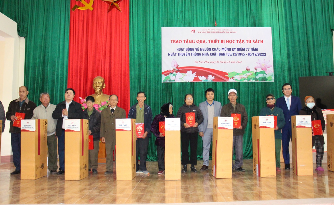 tang qua truong hoc anh 1