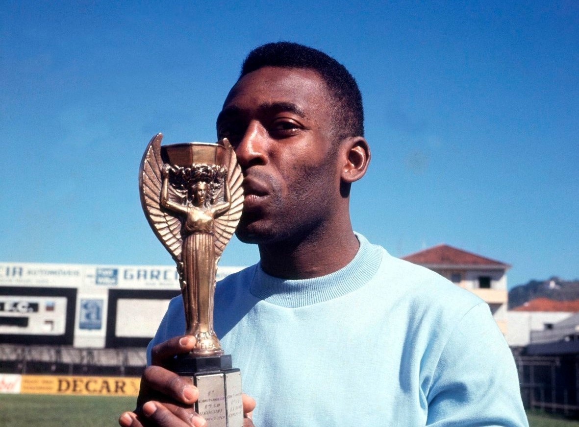 Thu mon doi phuong cung muon vo tay cho ban thang cua Pele hinh anh