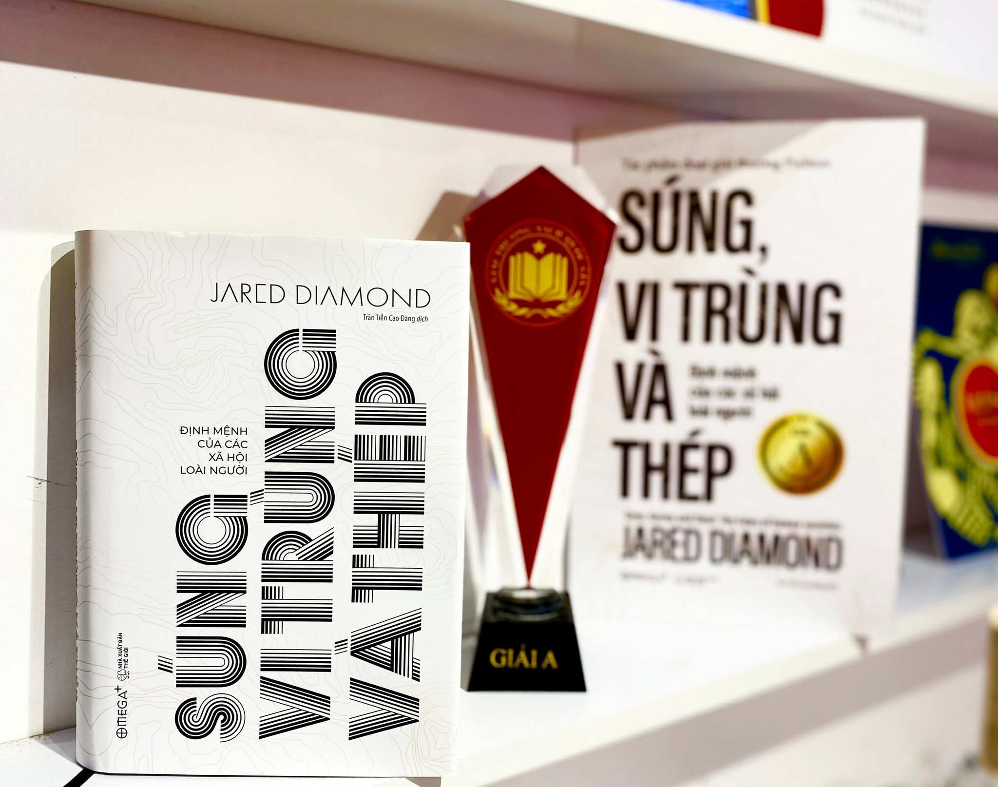 Sach can doc de hieu them ve lich su the gioi hinh anh