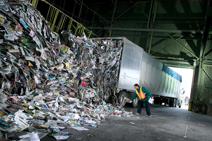 Quy trinh tai che giay tai nha may hinh anh