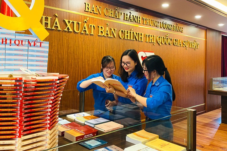 Nhiem vu so hoa sach ly luan chinh tri hinh anh