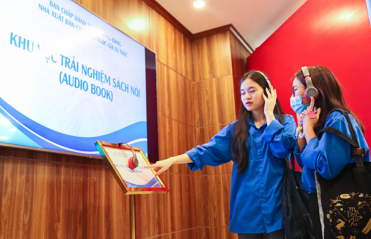 sach chinh tri anh 1