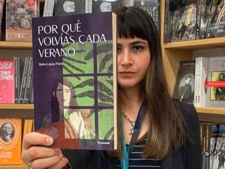 Cuon sach dua mot toi pham tinh duc vao tu hinh anh