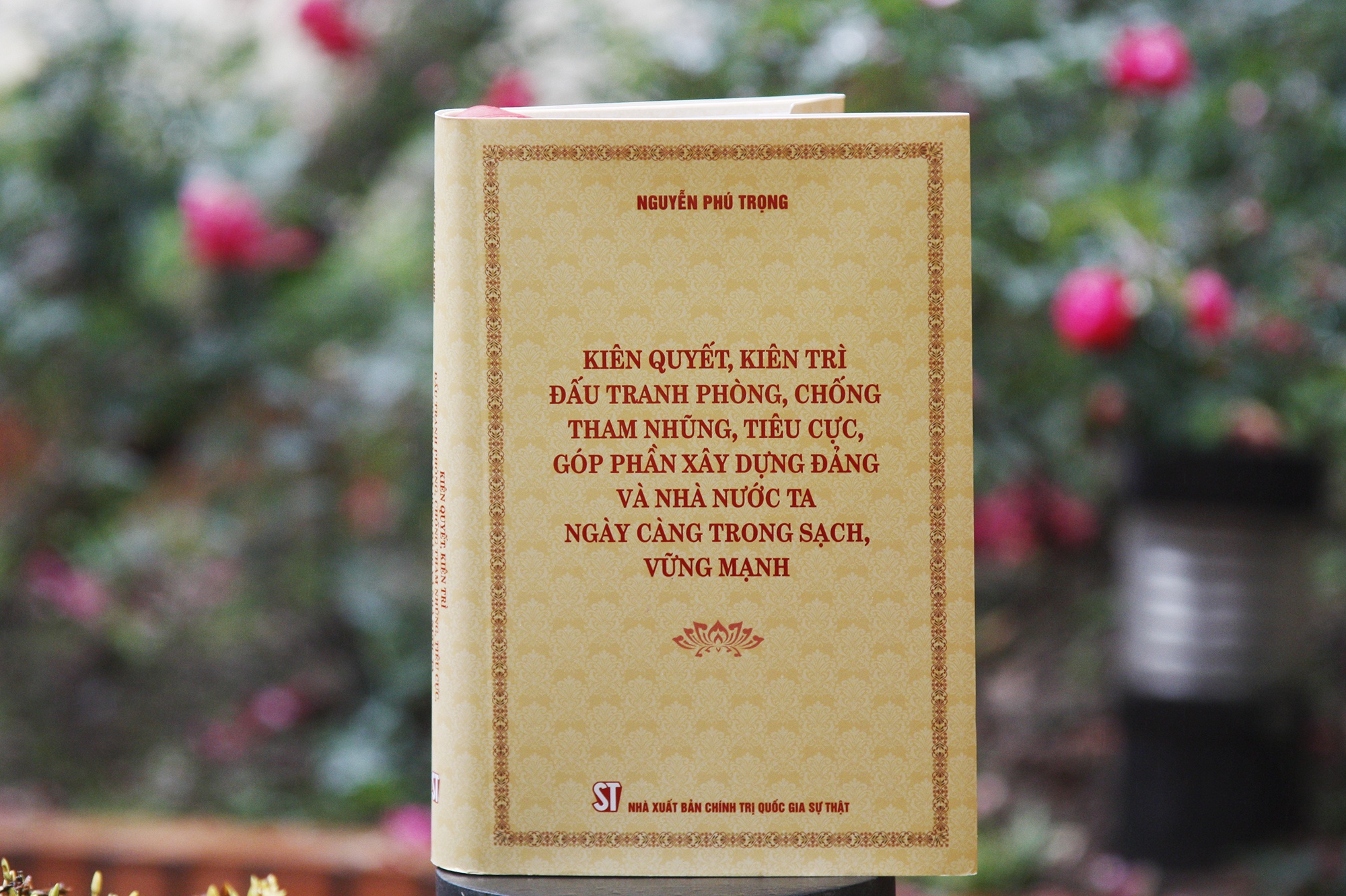 Gia tri ly luan, thuc tien trong sach moi cua Tong bi thu hinh anh