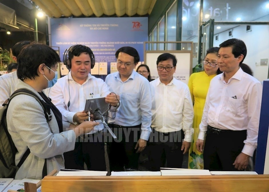 Ngan chan sach lau tren moi truong so hinh anh