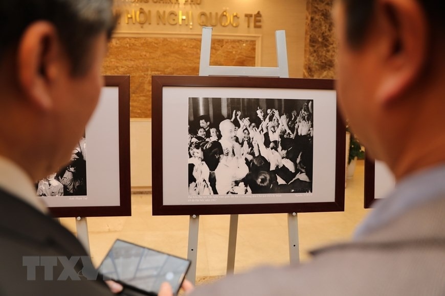 Khai mac trien lam 80 nam De cuong ve van hoa Viet Nam hinh anh