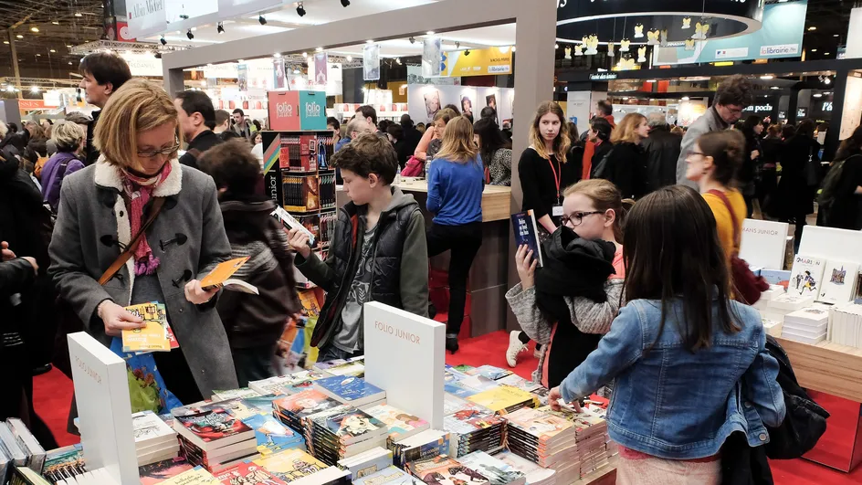 Hoi sach Paris se thu phi nguoi tham gia trong nam nay hinh anh