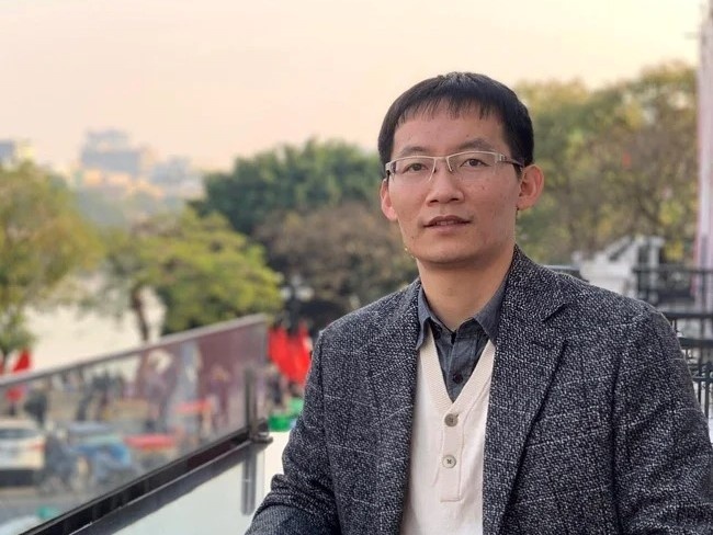 ly luan phe binh anh 3