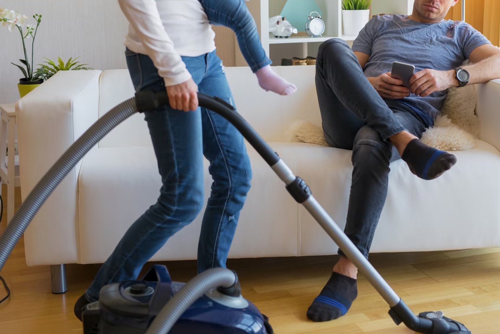 Co nen tiep tuc khen phu nu 'gioi viec nuoc, dam viec nha' hinh anh