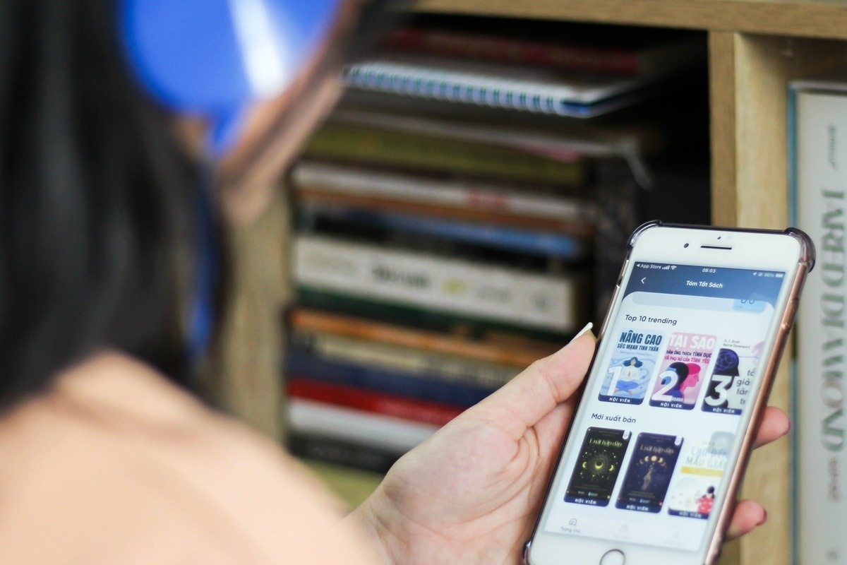 Podcast phat trien co khien con nguoi it doc hinh anh