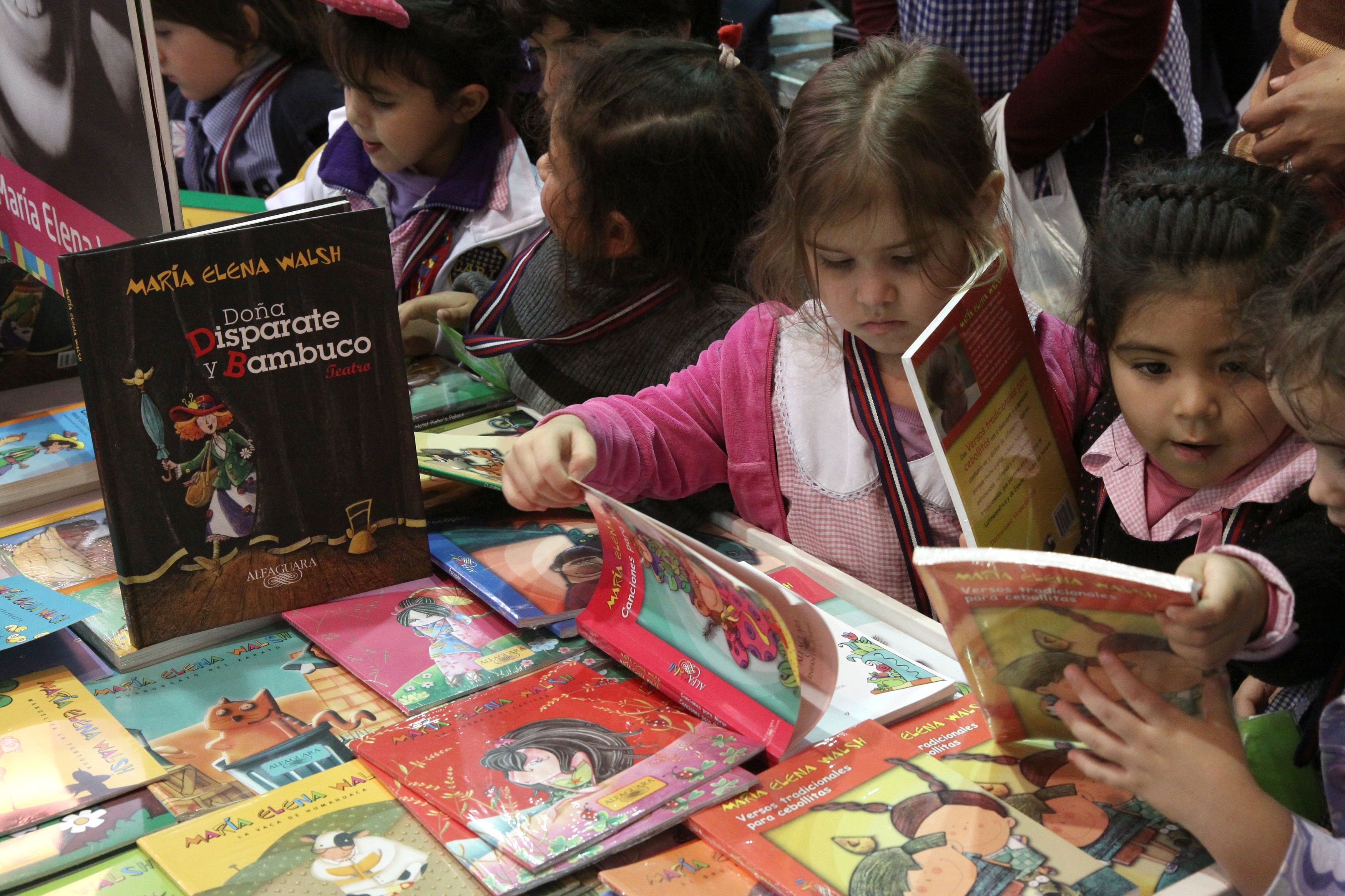 Hoi sach Bologna quy tu 1.456 don vi xuat ban den tu 90 quoc gia hinh anh