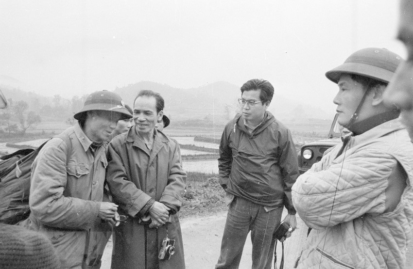 Nha bao Nhat het long vi tinh yeu voi Viet Nam hinh anh