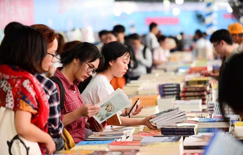 Nguoi dung dau co quan chu quan khong kiem giam doc nha xuat ban hinh anh