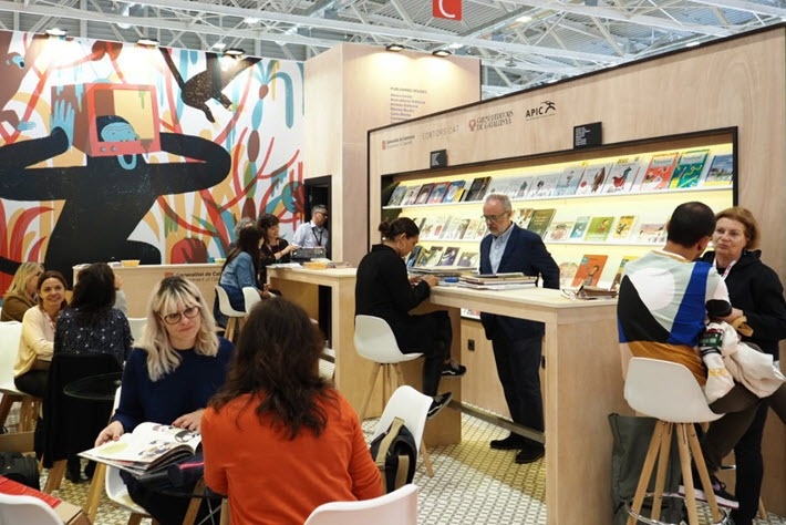 hoi sach the gioi anh 1