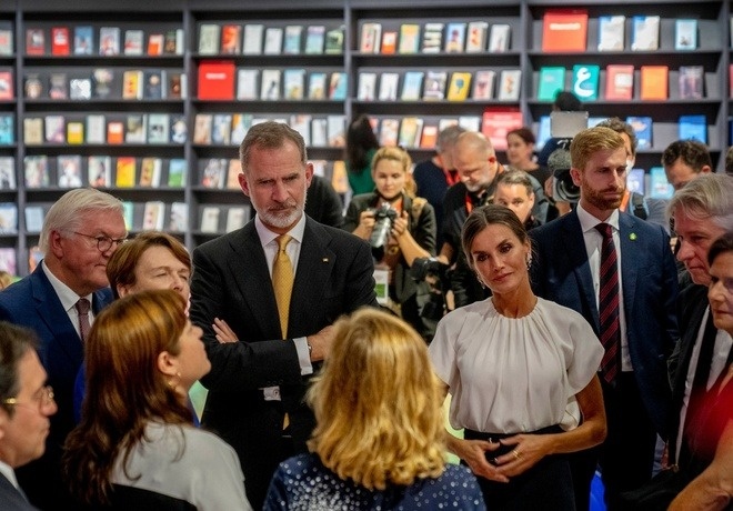 Tu chau Au nghi ve Hoi sach o Viet Nam hinh anh