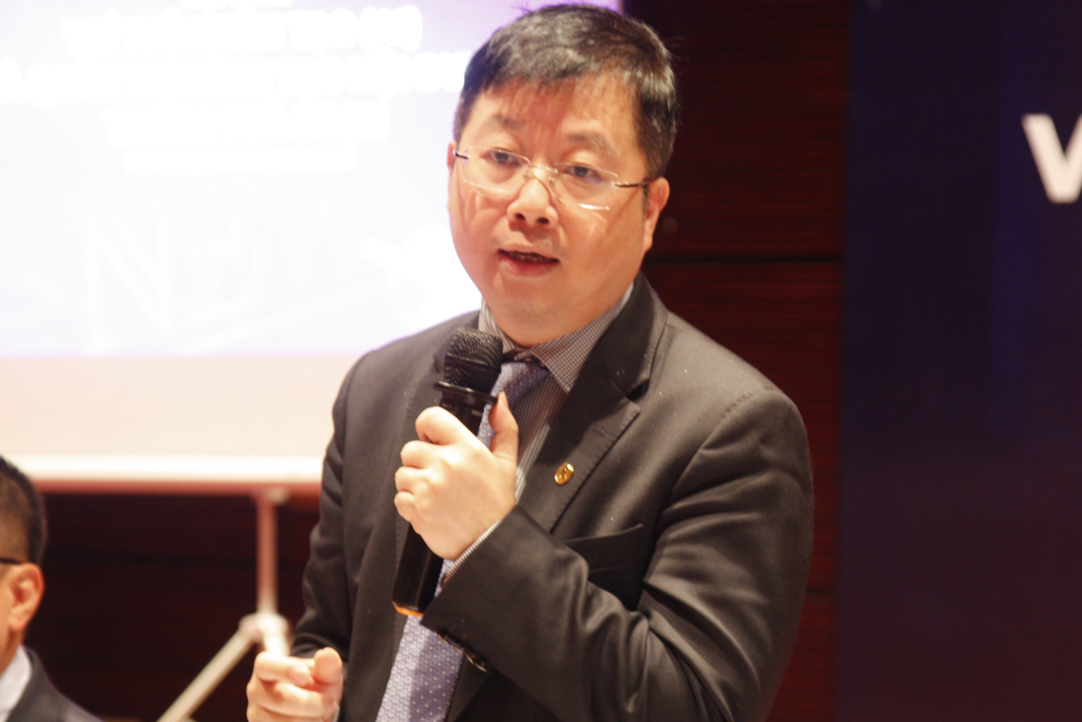 Cong nghe chi la cong cu, cot loi cua bao chi van la con nguoi hinh anh