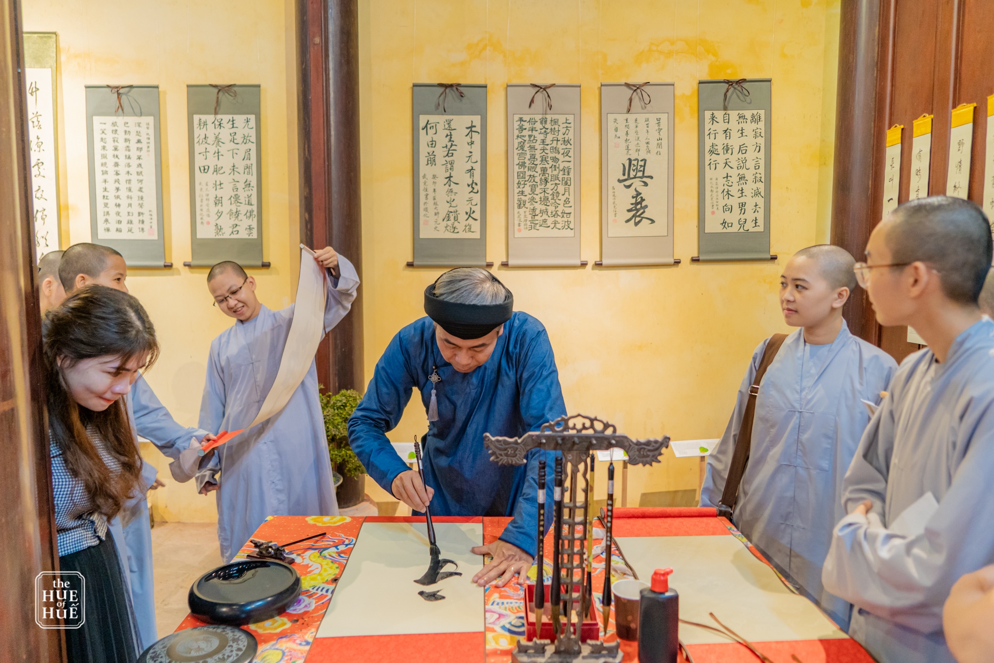 Trien lam tho thien Viet Nam qua thu phap chu Han hinh anh