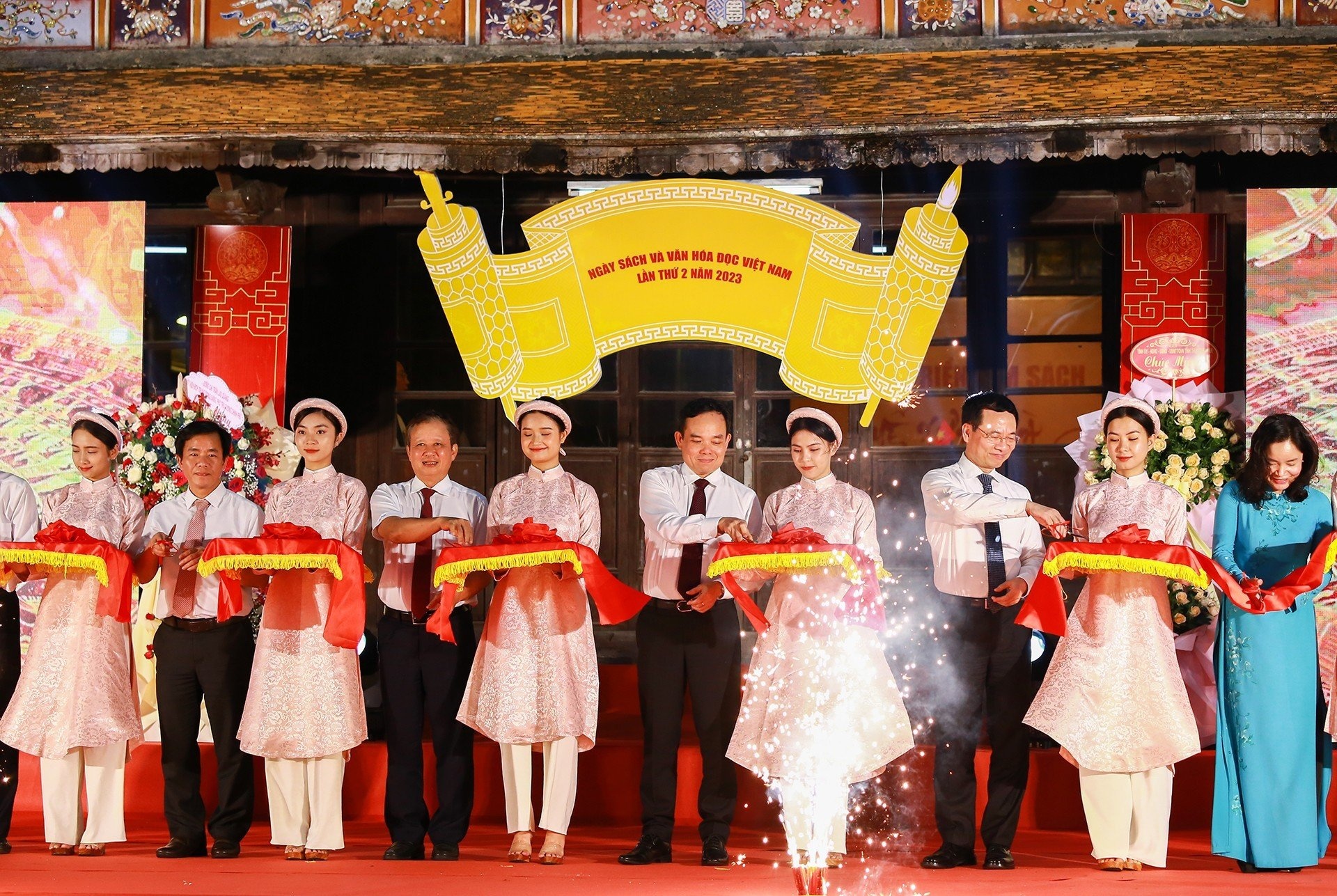 Ngay Sach Viet Nam anh 2