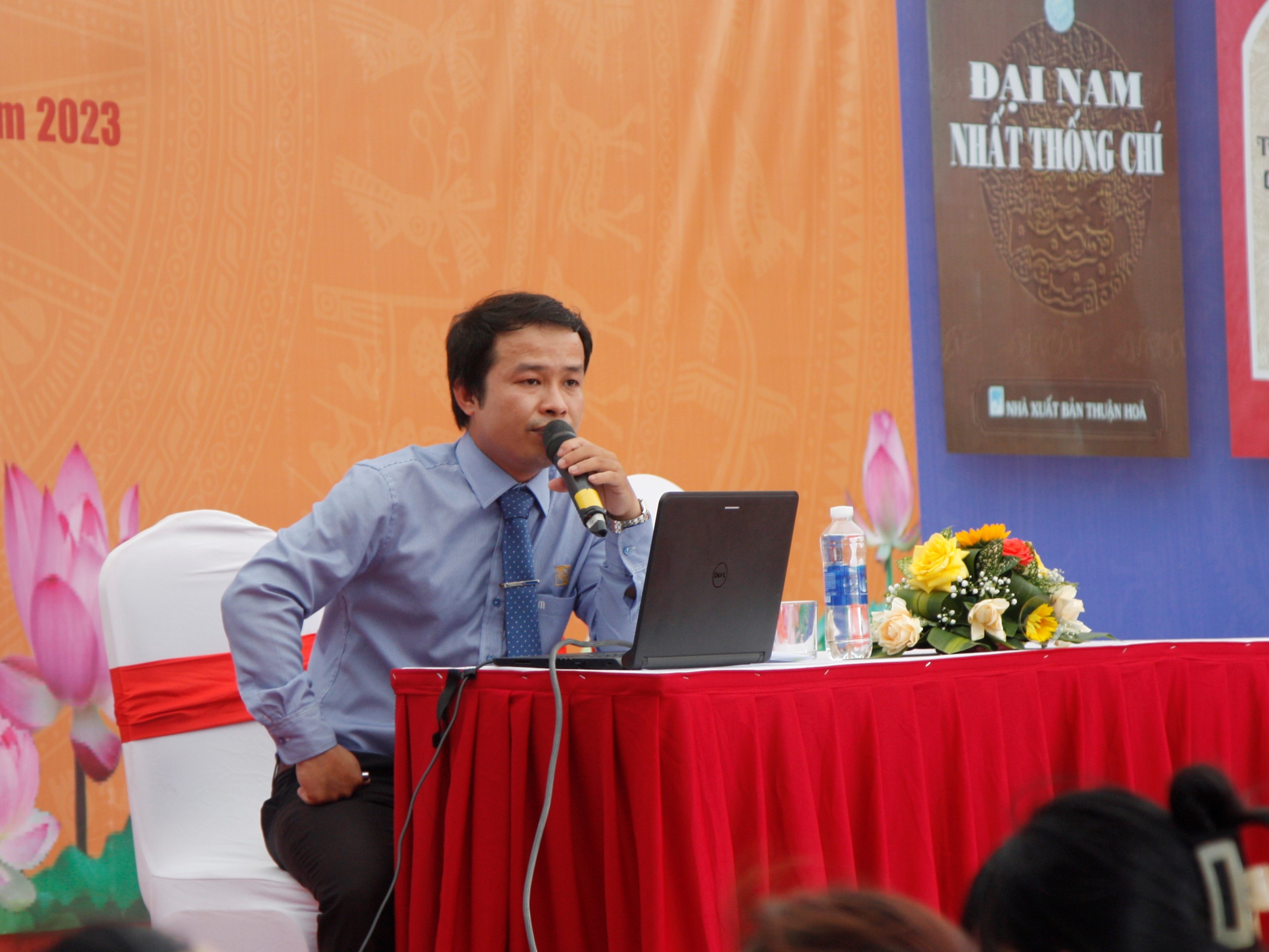 ngay sach Viet Nam anh 2