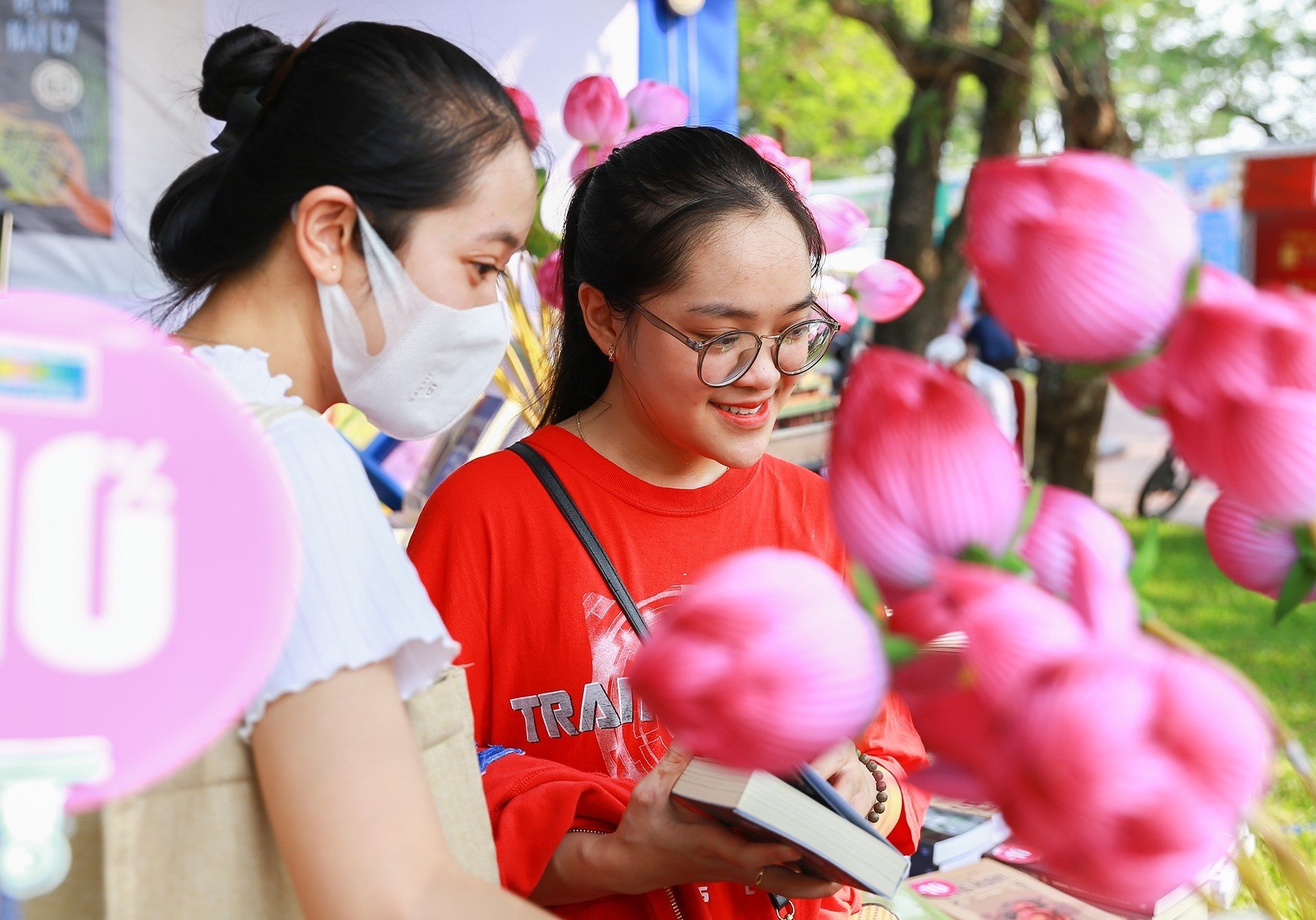 Phat trien van hoa doc tai Hue hinh anh